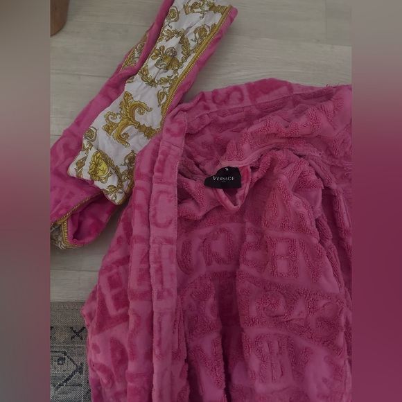 Versace Robe (short version) - Picture 8 of 10